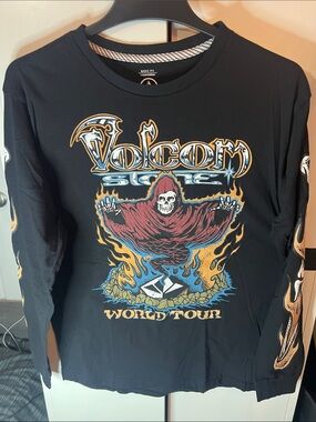Volcom long sleeve t-shirt.